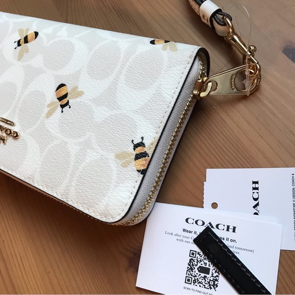🐝 Coach Long Zip Around Wallet In Signature Canvas With Bee Print - Picture 6 of 8